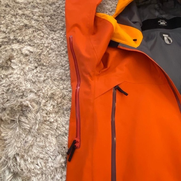 SOLD Arc’teryx Rare GORETEX XL Hard Shell Jacket - Picture 13 of 15